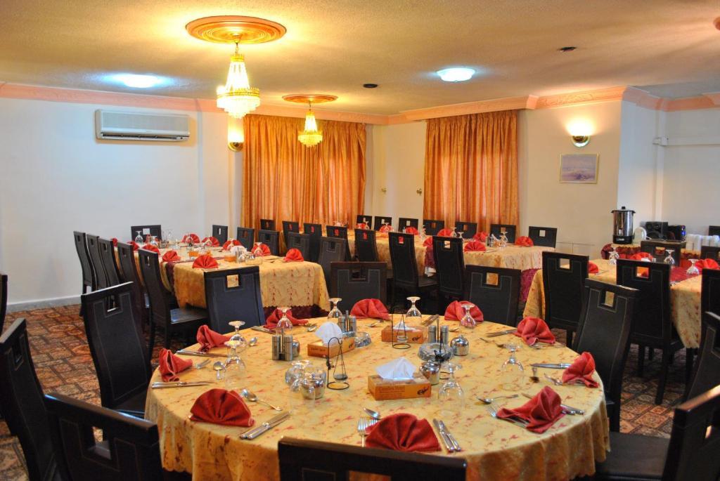 Candles Hotel Вади Муса Екстериор снимка