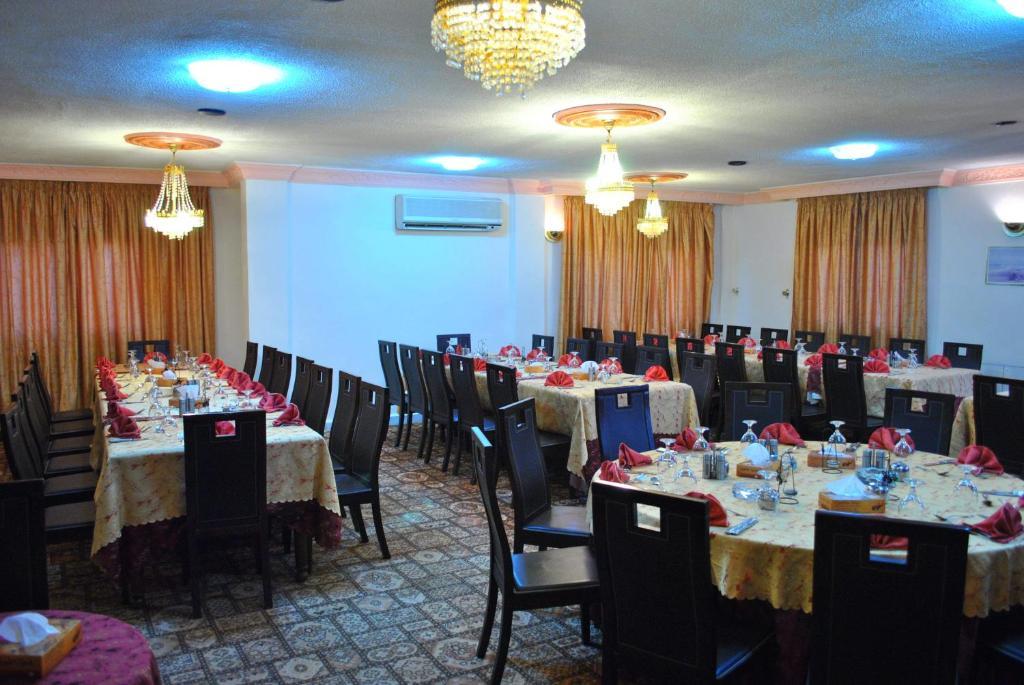 Candles Hotel Вади Муса Екстериор снимка