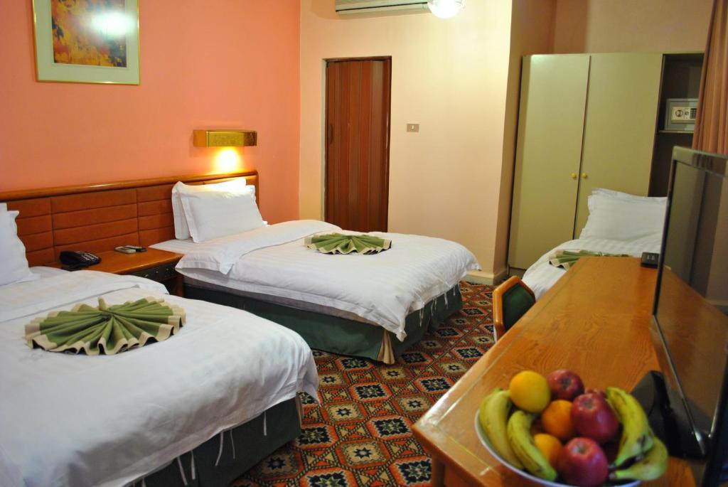Candles Hotel Вади Муса Екстериор снимка