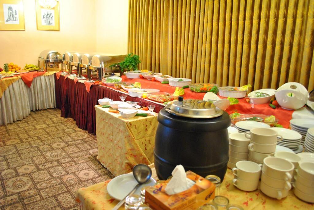 Candles Hotel Вади Муса Екстериор снимка